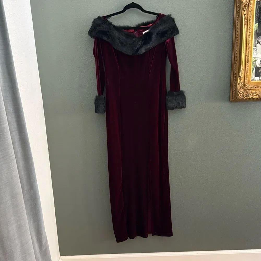 Ebony Ivory VINTAGE velvet dress with faux fur trim NWOT Sz M